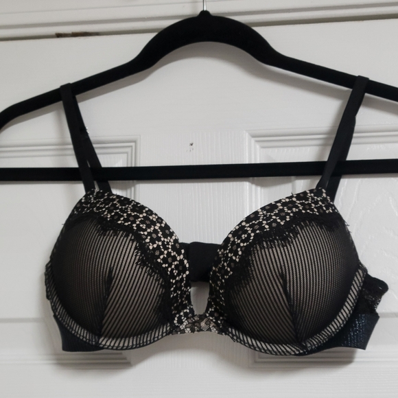 Victoria's Secret Other - Victoria's Secret Bombshell Plunge With Glitter Band And Striped Patern Bra.